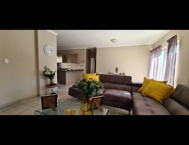3 BEDROOM FREEHOLD FOR SALE IN WATERKLOOF HILL ESTATE
